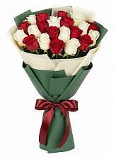 Букет Микс из красных и белых роз в Кукарино