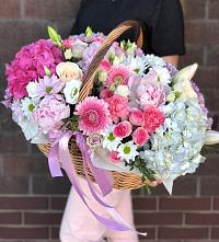Композиция солнечный день в Кукарино Цветочная композиция из Розы, Хризантемы, Пионы и Лизиантусы в корзине в Кукарино