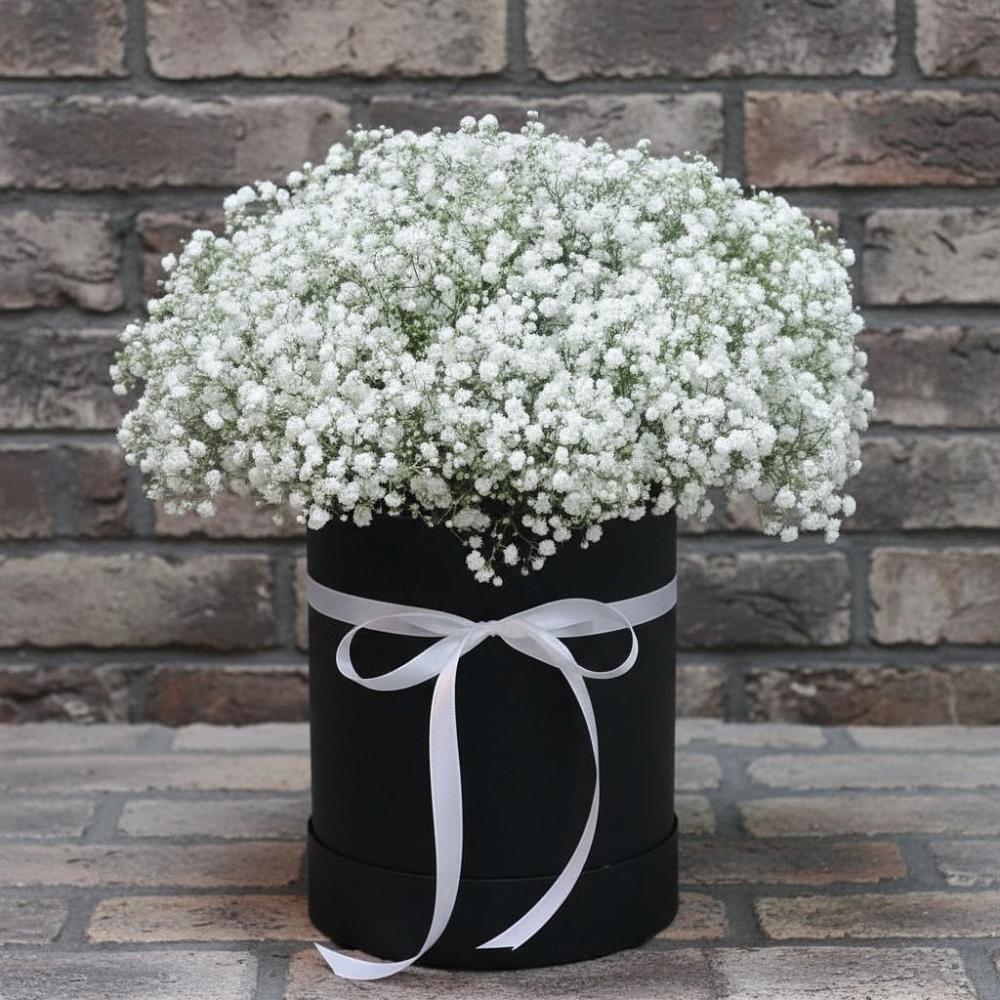 Цветочная композиция из Гипсофила в шляпной коробке в Кукарино