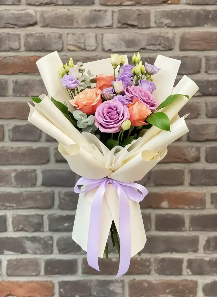 Букет цветов из: Лизиантусы и Розы в Кукарино