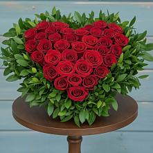 Цветочная композиция из Розы в виде сердца в Кукарино