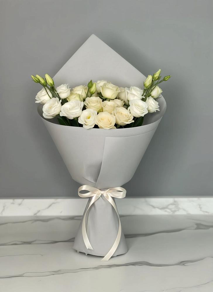 Букет цветов из: Розы и Лизиантусы в Кукарино