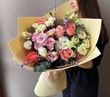 Букет цветов из:  Розы, Лизиантусы и Гвоздики в Кукарино