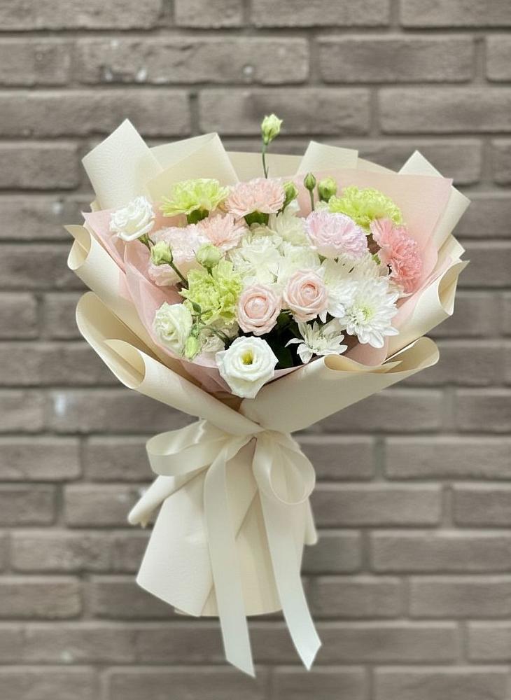 Букет цветов из: Гвоздики, Розы, Лизиантусы и Хризантемы в Кукарино