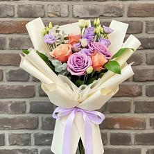 Букет цветов из:  Лизиантусы и Розы в Кукарино