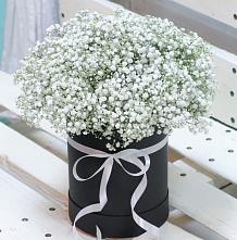 Цветочная композиция из Гипсофила в шляпной коробке в Кукарино
