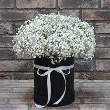 Цветочная композиция из Гипсофила в шляпной коробке в Кукарино