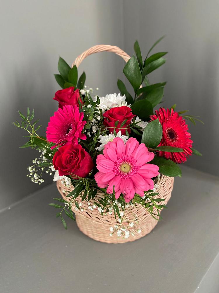 Цветочная композиция из Розы, Хризантемы и Герберы в корзине в Кукарино
