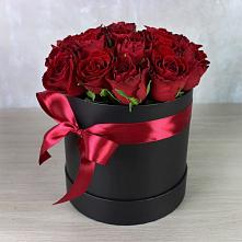 Цветочная композиция из Розы в шляпной коробке в Кукарино