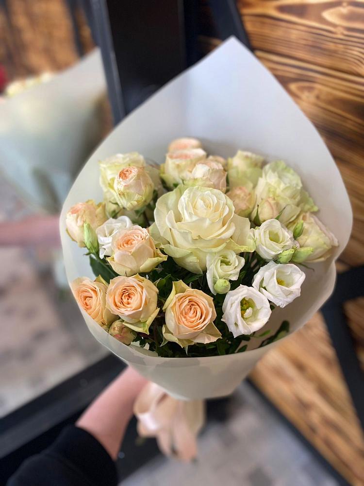 Букет цветов из: Розы и Лизиантусы в Кукарино